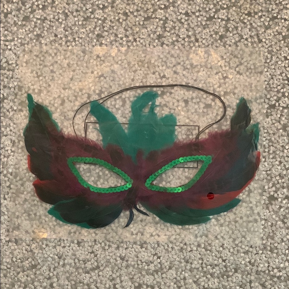 Oriental Trading Co NIP Green and Red Feather Mask